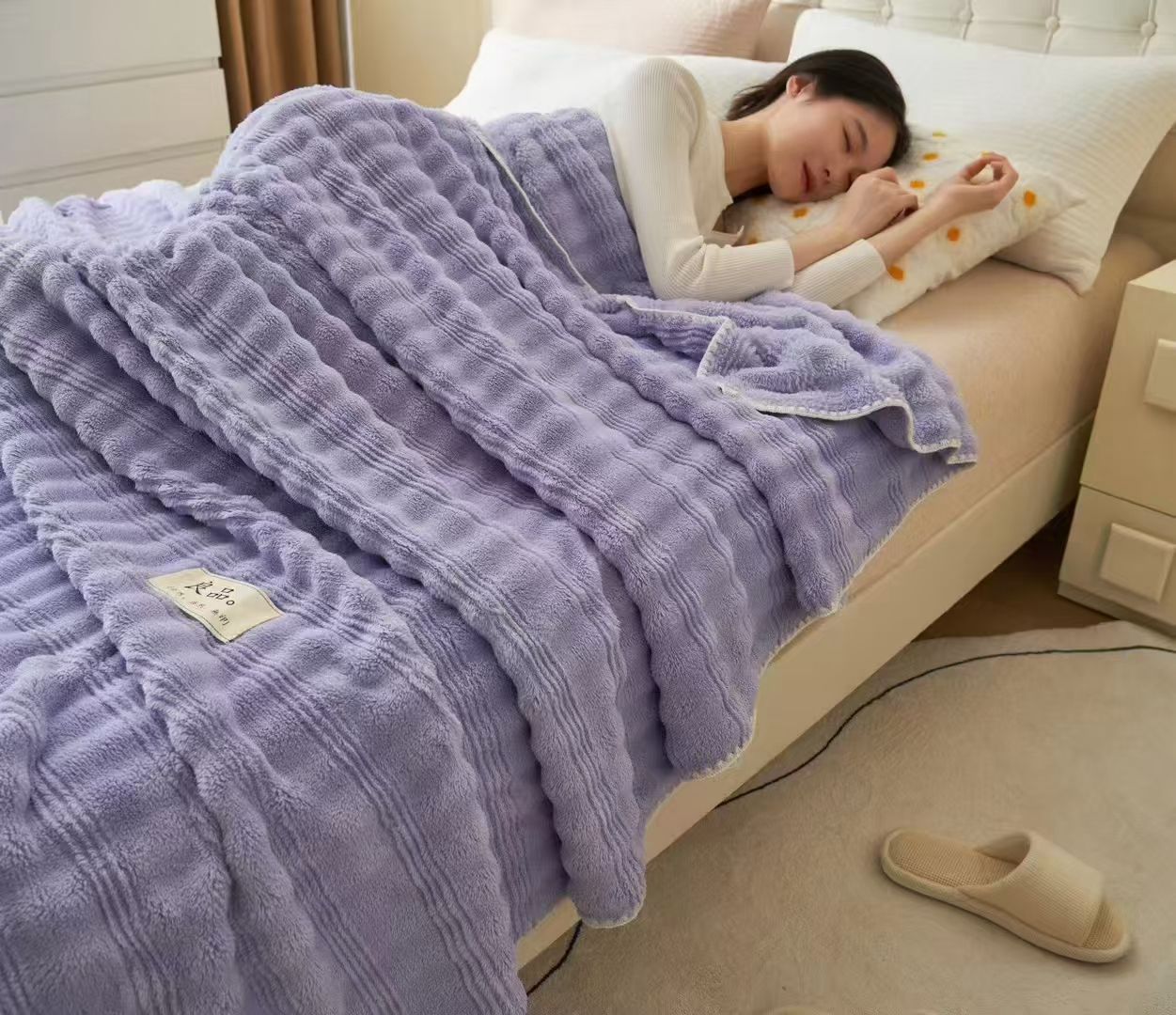 Throw Blanket vs Electric Blanket: Which One Is Right for You?