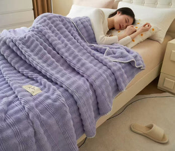 Throw Blanket vs Electric Blanket: Which One Is Right for You?