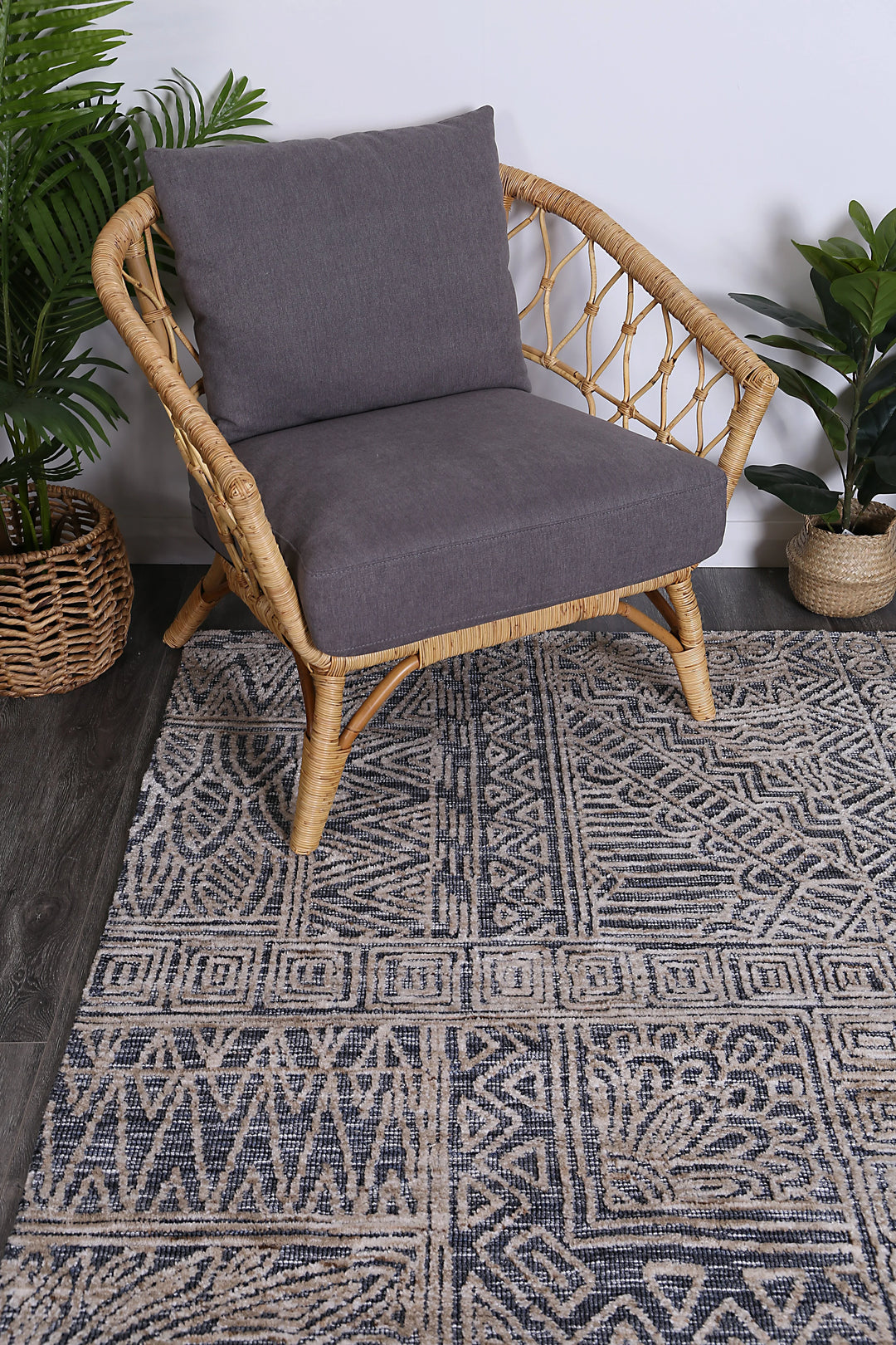 Amritsar Newburg Anthracite Tribal Rug - DLB Furniture